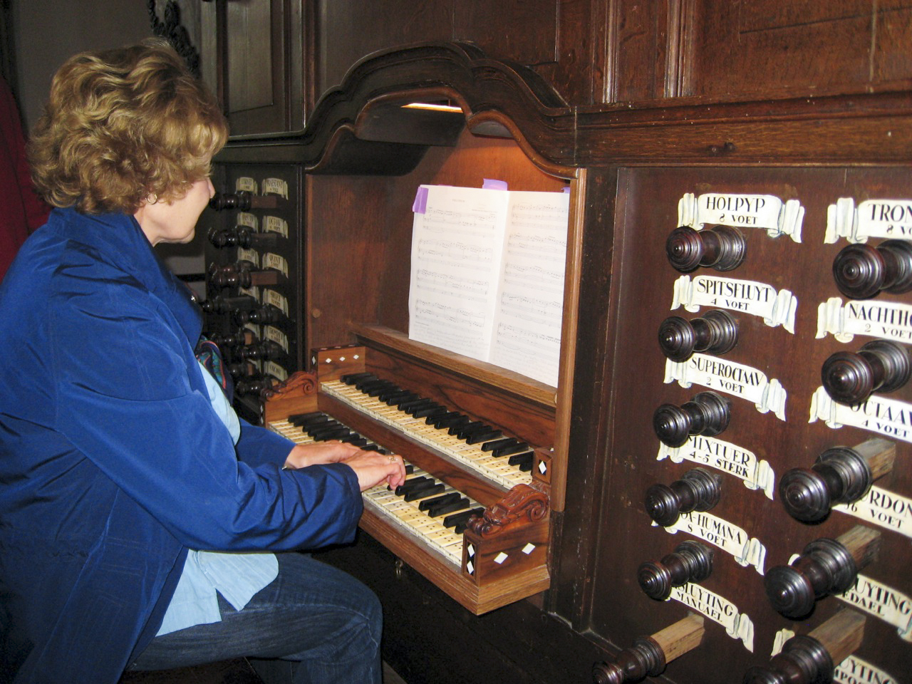 woman plays organ